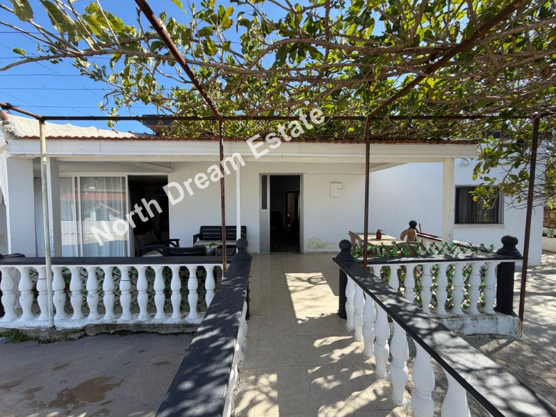 İSKELE DERİNCE ARSA NİTELİĞİNDE SATILIK EŞYALI 2+2 M&Uuml;STAKİL EV 